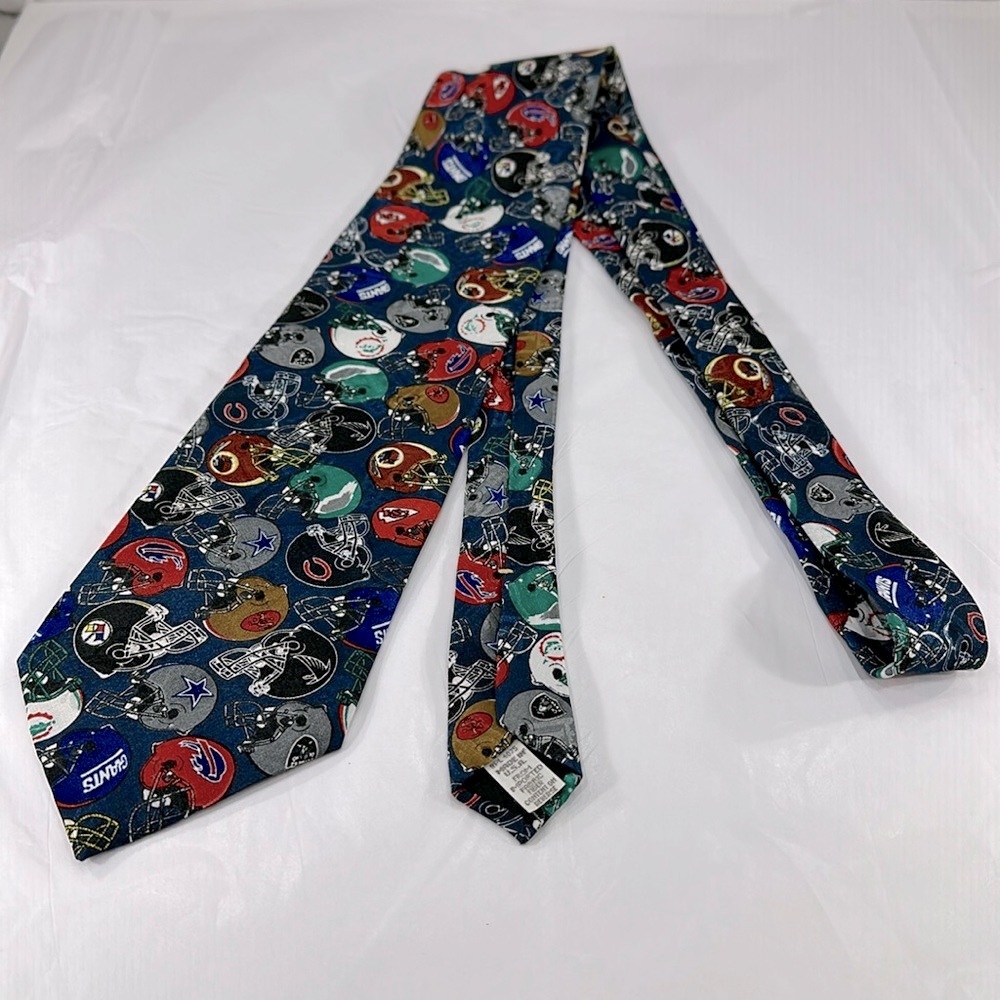Team NFL Pro Football Helmets Multicolor on Navy Blue Silk Men’s Necktie ⭐️ EUC
